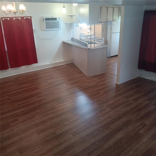 Building Photo - 711 51st Ave Dr W