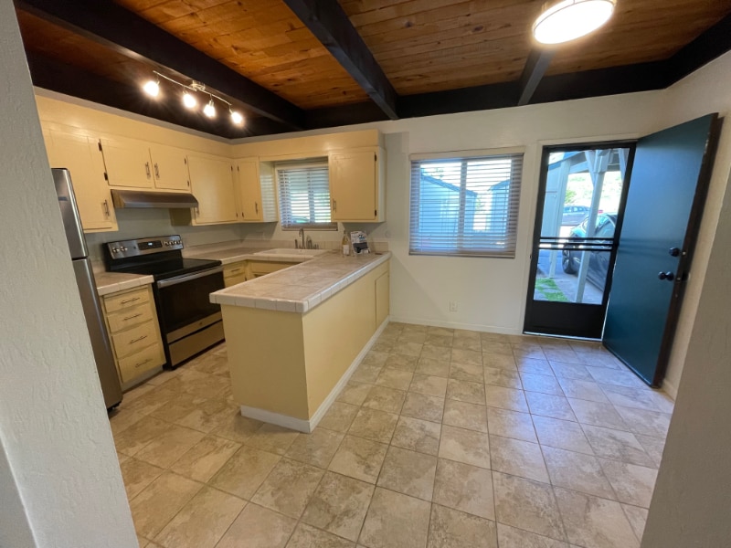 Building Photo - 3335 Panorama Dr