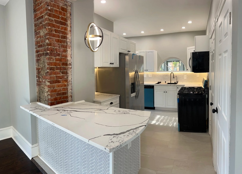 Top of the line Kitchen with Quartz Countertops - 72 Delaware Ave