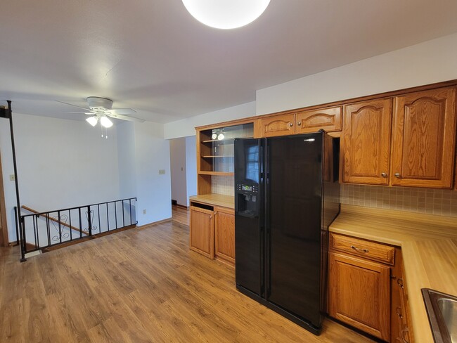 Building Photo - 2316 Royal Dr