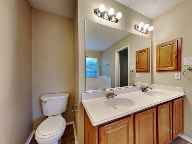 Building Photo - 7205 Silktree Ct