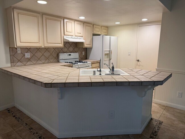 Building Photo - Three bedroom two and a half bath Condo