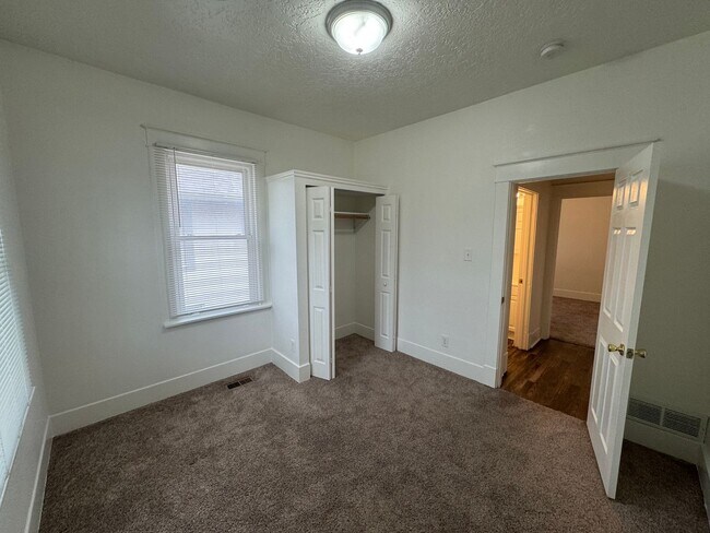 Building Photo - LEASING! Available June 30th