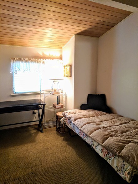3rd bedroom - 845 Southwood Blvd