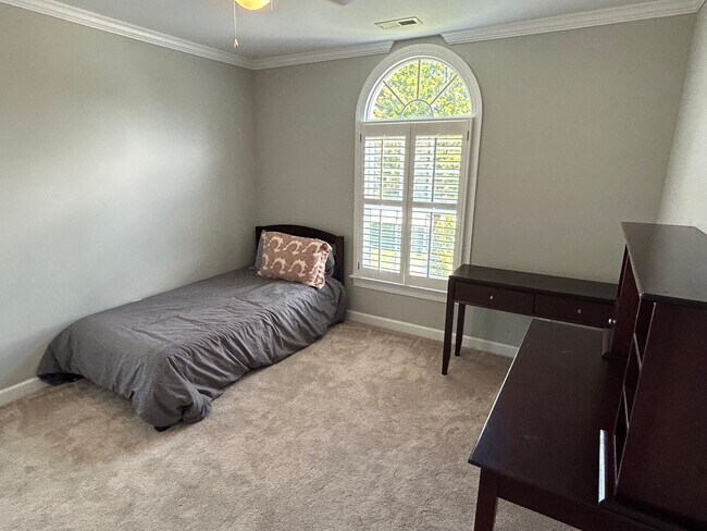 Building Photo - 4 Bed | 2.5 Bath House in Morrisville with...