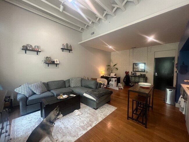 Building Photo - 33 3rd Ave