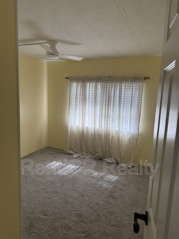 Building Photo - 245 Lake Tarpon Dr