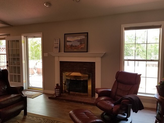 Building Photo - 2000 Ridgewood Dr