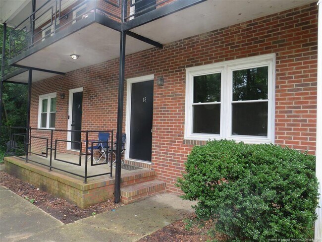 Building Photo - 210 Colonial Dr