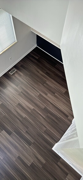 Building Photo - 5945 Red Oak Dr