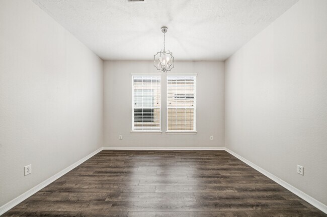 Building Photo - 2711 Wallingford Pnes