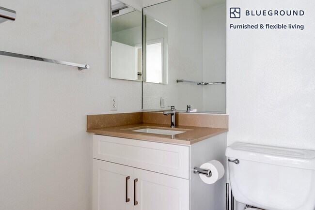 Building Photo - 1600 Villa St