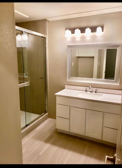 Building Photo - 11839 Parliament St