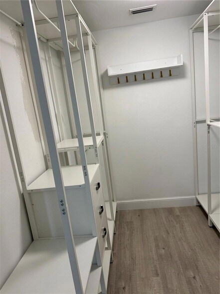 Building Photo - 7902 Sailboat Key Blvd S