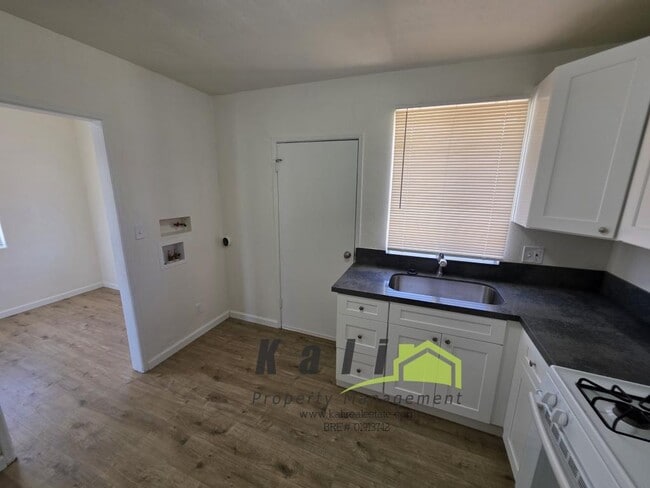 Building Photo - 2141 Flintridge Dr