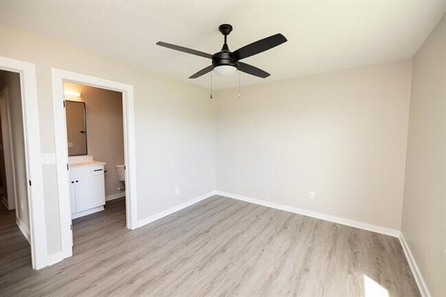 Building Photo - 5048-5050 S. Sycamore Ct.