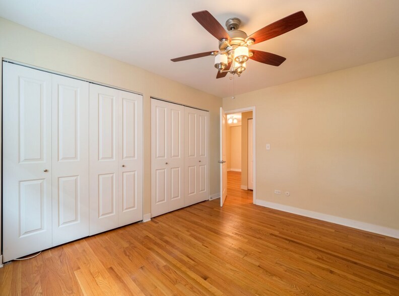 Building Photo - 630 W Wrightwood Ave