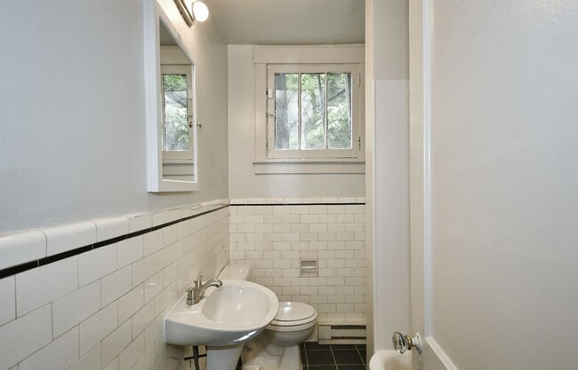 Building Photo - 1721 Montier St