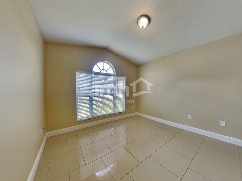 Building Photo - 29425 Crossland Dr