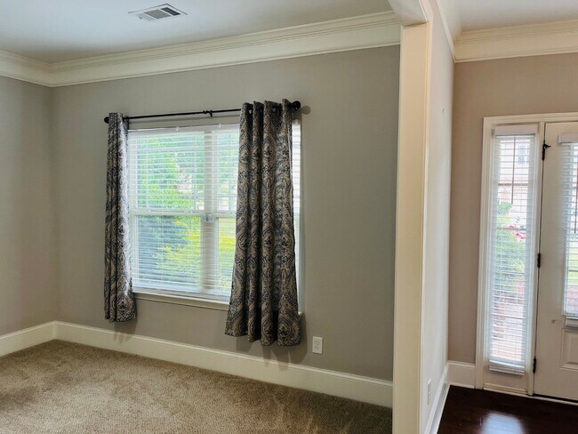 Building Photo - WOW! 5 bed, 4 full baths, brick exterior, ...