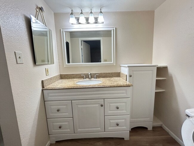 Building Photo - NO HOA- **NEW INTERIOR PAINT AND NEW FLOOR...