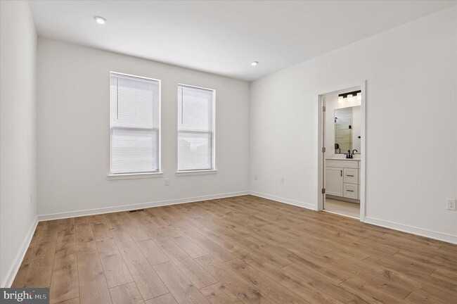 Building Photo - 43793 Mystic Maroon Ter