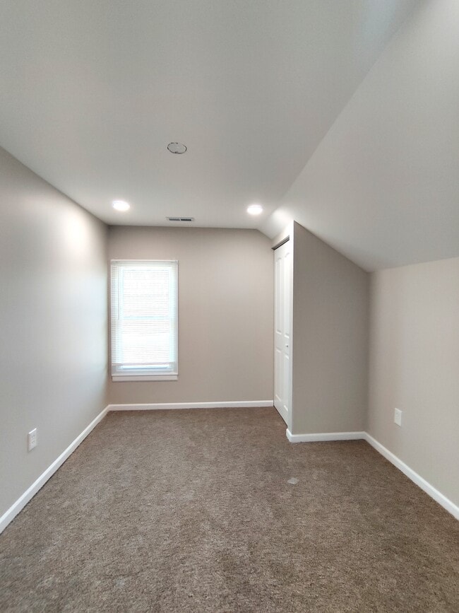 Building Photo - 410 N 3rd St