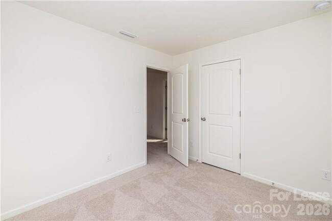 Building Photo - 824 Yorkshire Dr