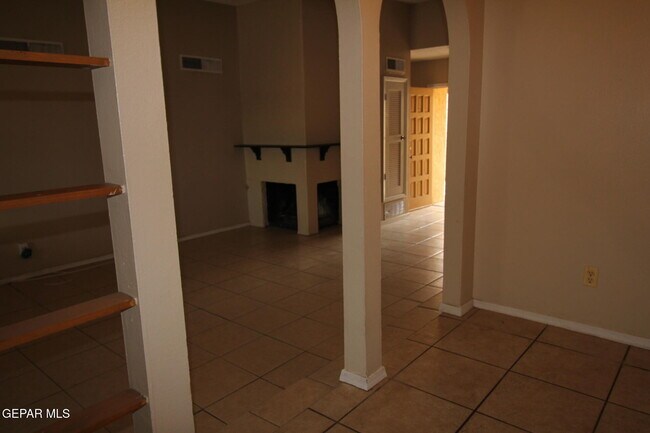 Building Photo - 10711 Ivanhoe Dr