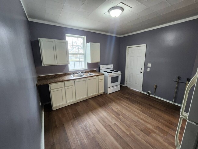 Building Photo - 521 W 14th St