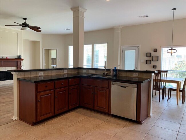 Building Photo - 3023 Aspen Ln