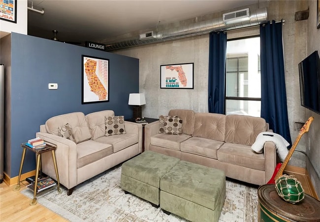 Building Photo - Modern 2-Bedroom, 2-Bathroom Condo – Prime...