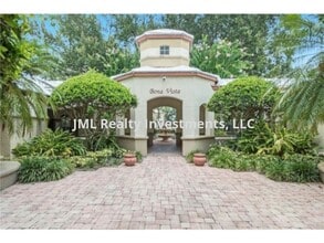 Building Photo - 1 bedroom 1 bath condo with bonus room in ...