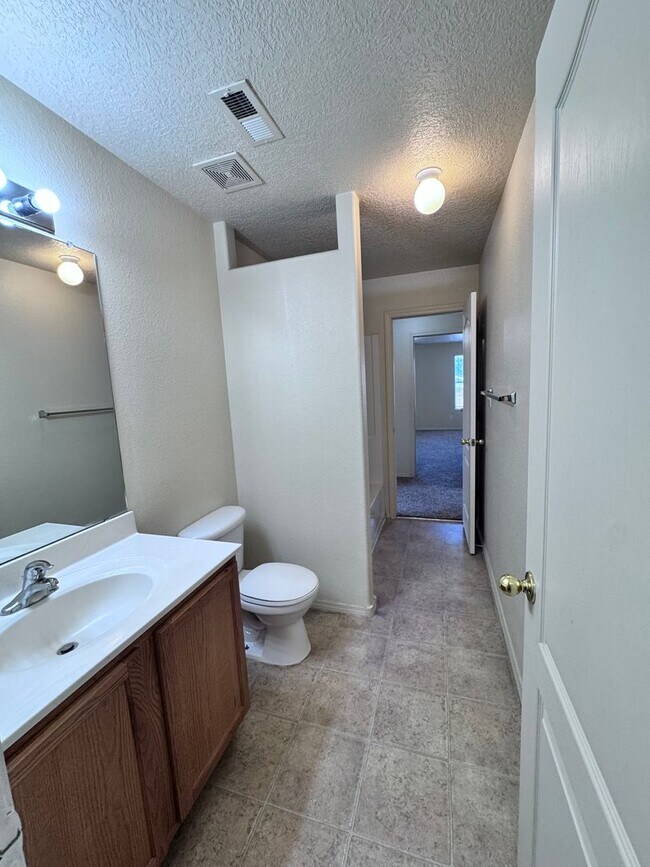 Building Photo - 760 Deerbrush Ct SW