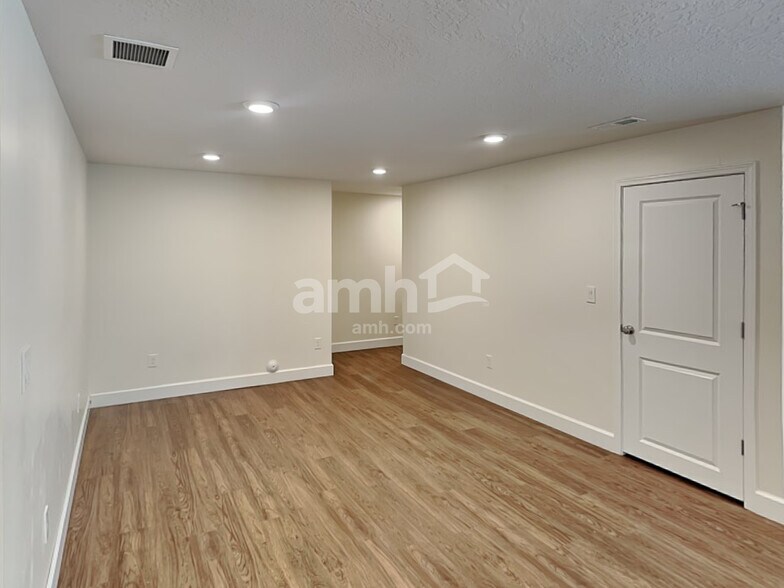 Building Photo - 4393 N Morgan Way