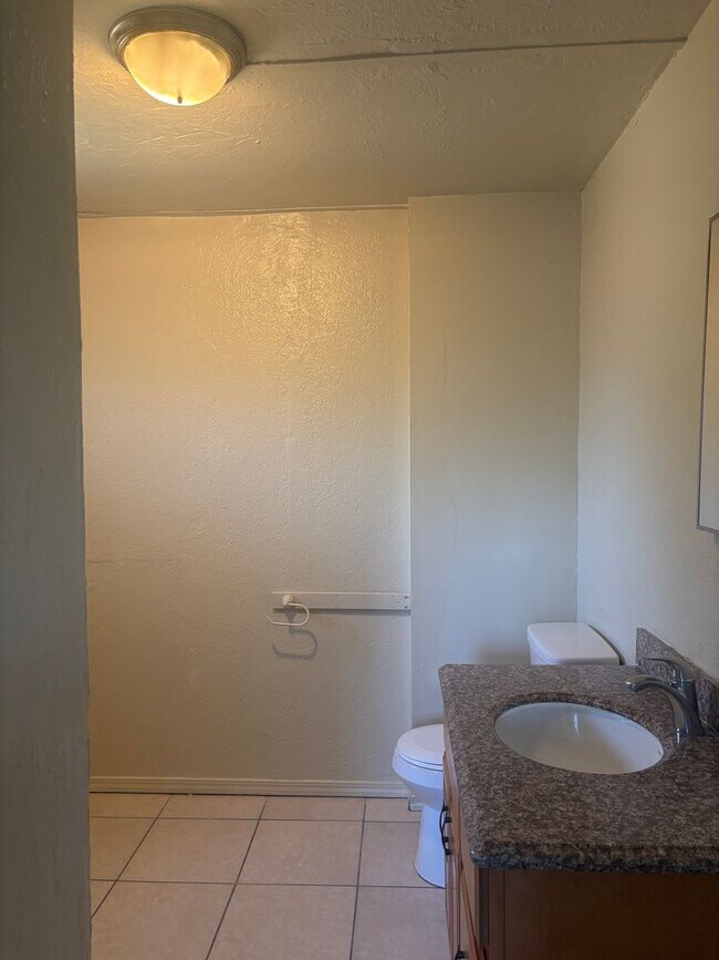 Building Photo - 3 Bed/2 Bath with additional bonus room. D...