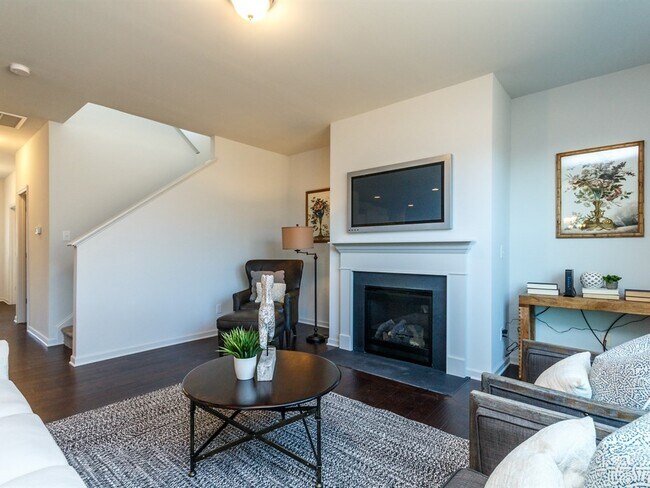 Building Photo - 1313 Achonechy Trl