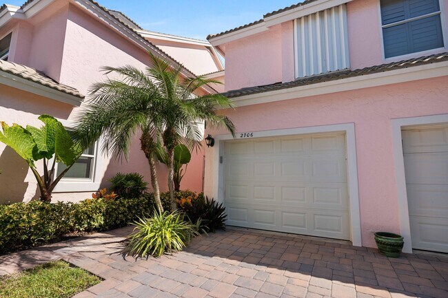 Building Photo - 2706 Fairway Dr N