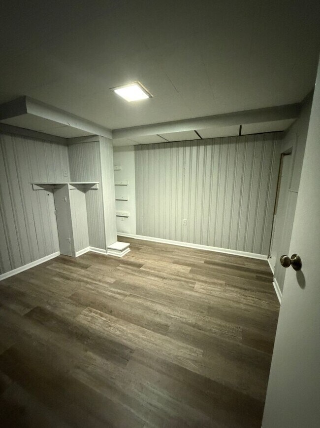 Building Photo - 1811 Hazelwood Dr