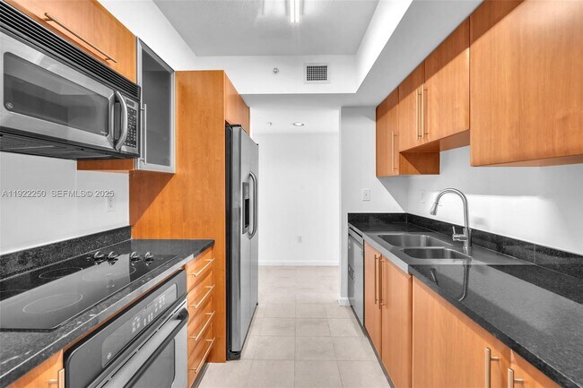 Building Photo - 610 W Las Olas Blvd