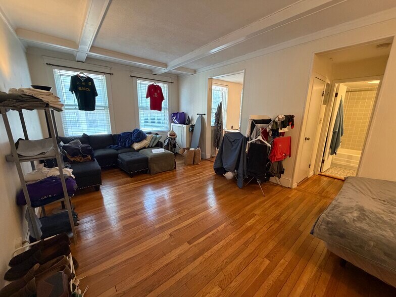 Building Photo - 124 Sutherland Rd