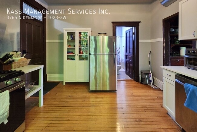 Building Photo - 3765 N Kenmore Ave