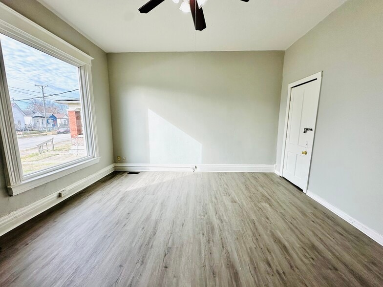 Building Photo - 2823 Garfield Ave