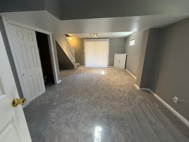 Building Photo - Single Family