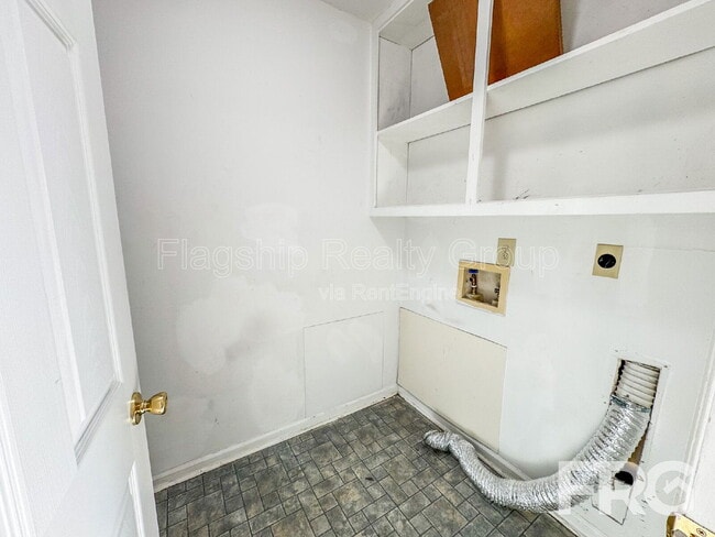 Building Photo - 2700 Thackery Rd