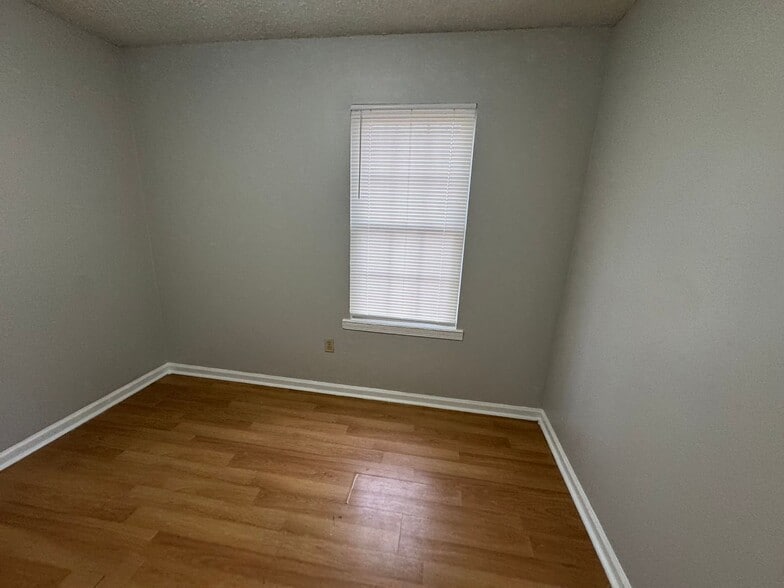 Building Photo - 5493 Adams Cir