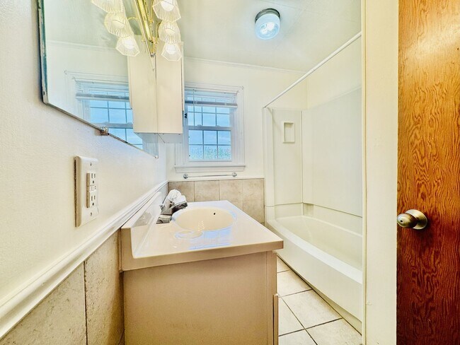 Building Photo - 3976 US-19E