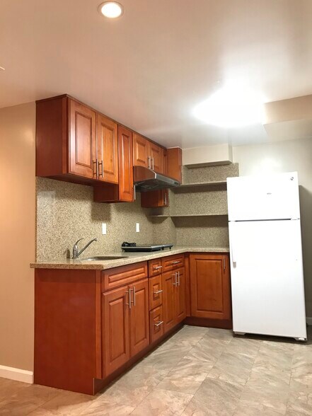 Kitchen - 271 Westridge Ave