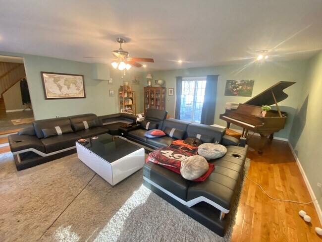 Building Photo - 56 Morellen Ln