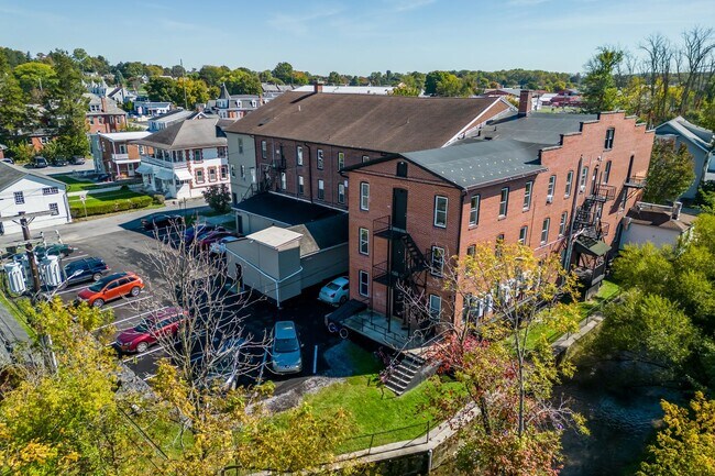 Building Photo - 9-23 E. Main Street